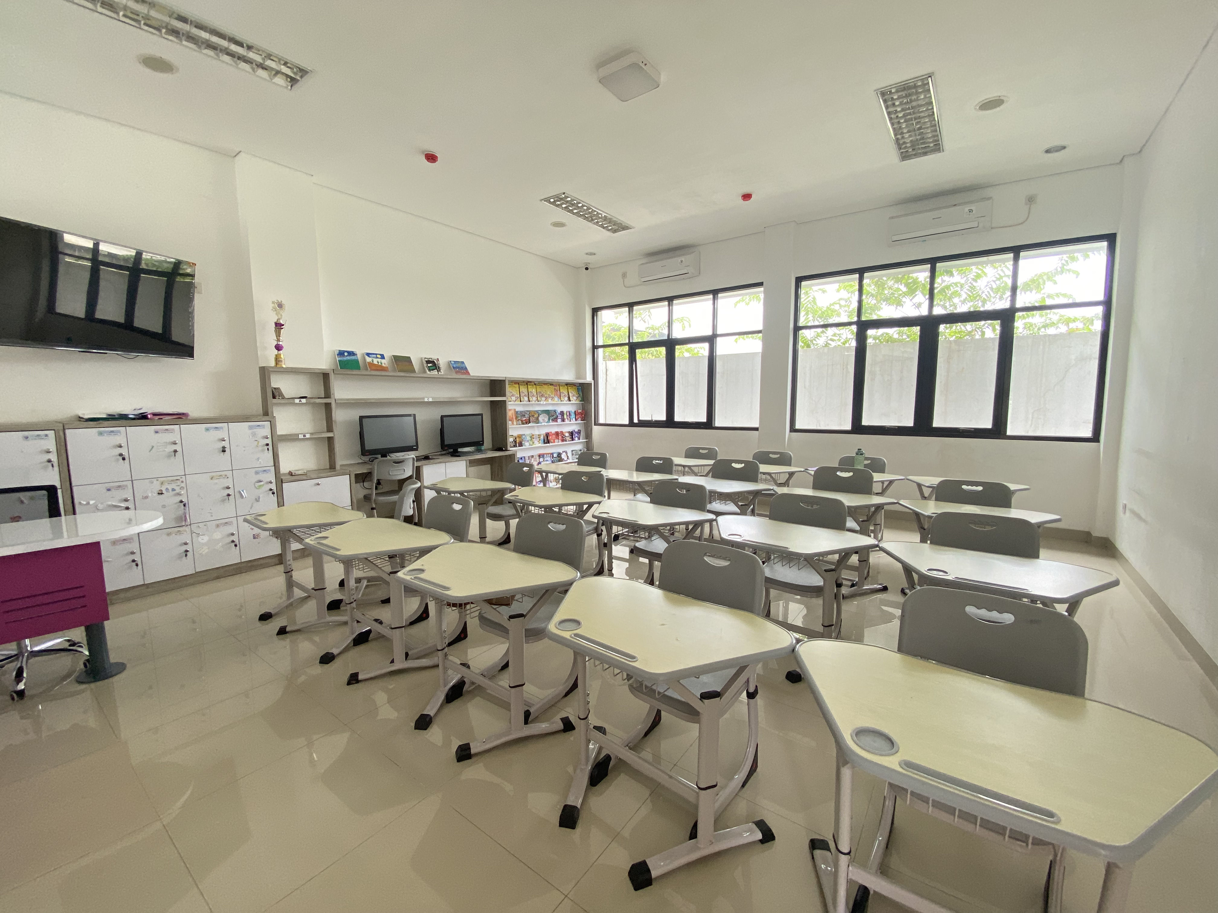 Contoh gambar Ruang Kelas yang nyaman dan modern